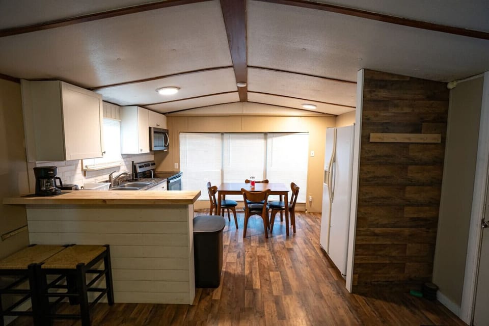 Full kitchen with bar/sits 2, dining table seating for 4.
