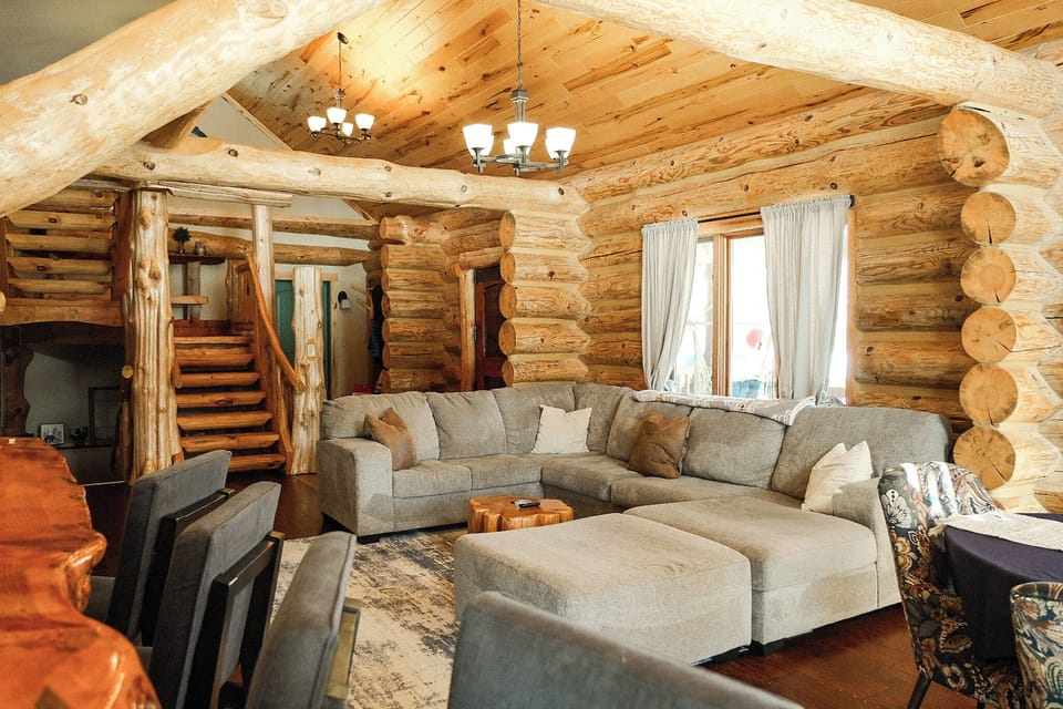 Spacious scandinavian log cabin with vaulted ceilings