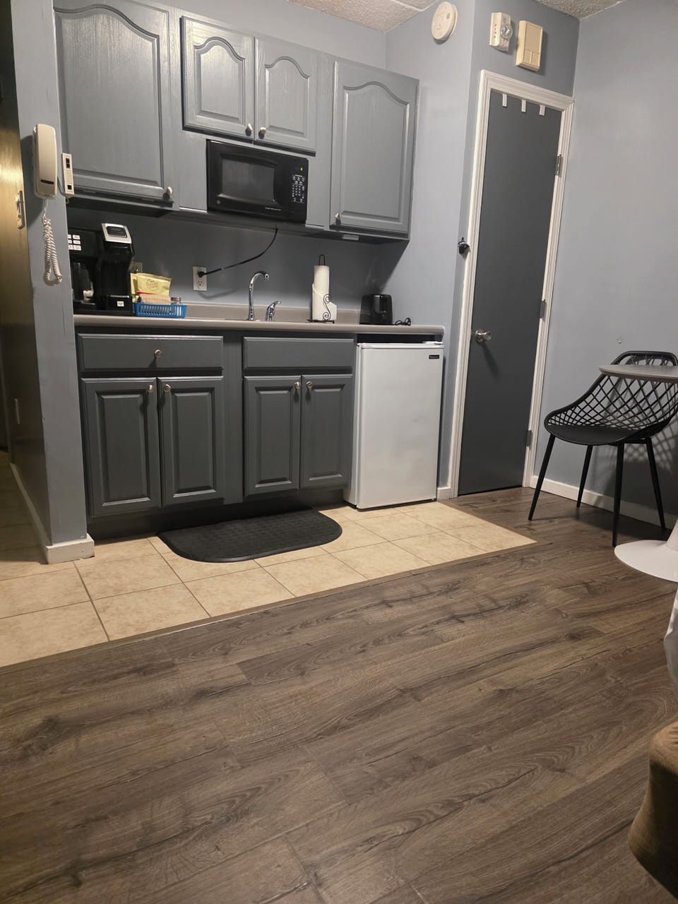 Studio, Kitchenette