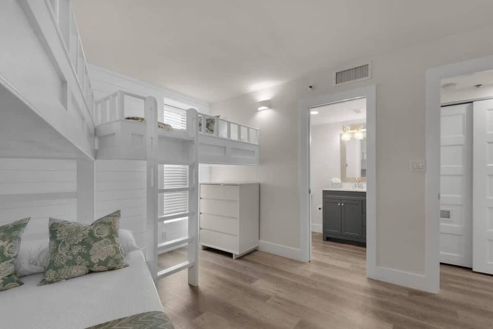Bunk Room With Attached Private Bath, Sleeps 4.