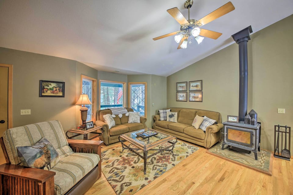 Rexford Vacation Rental | 3BR | 2BA | 1,352 Sq Ft | Stairs to Enter