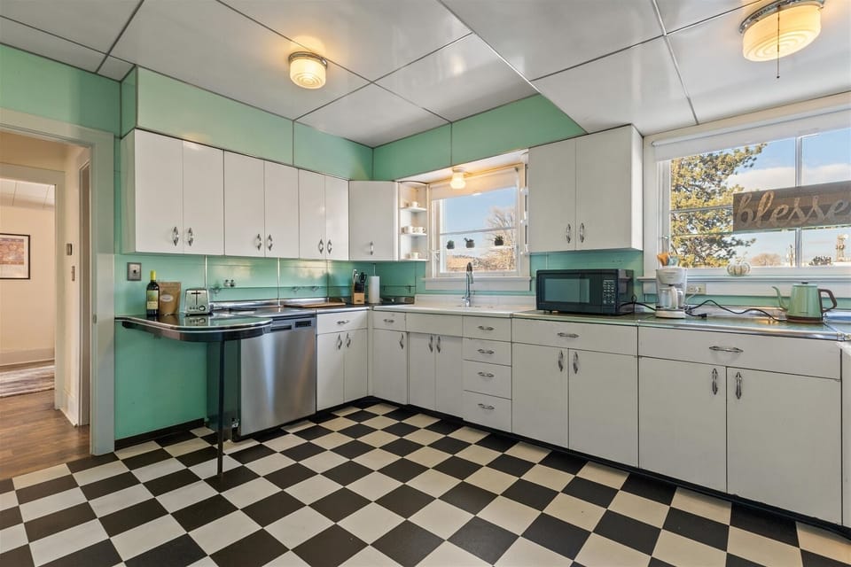 Fully equipped kitchen