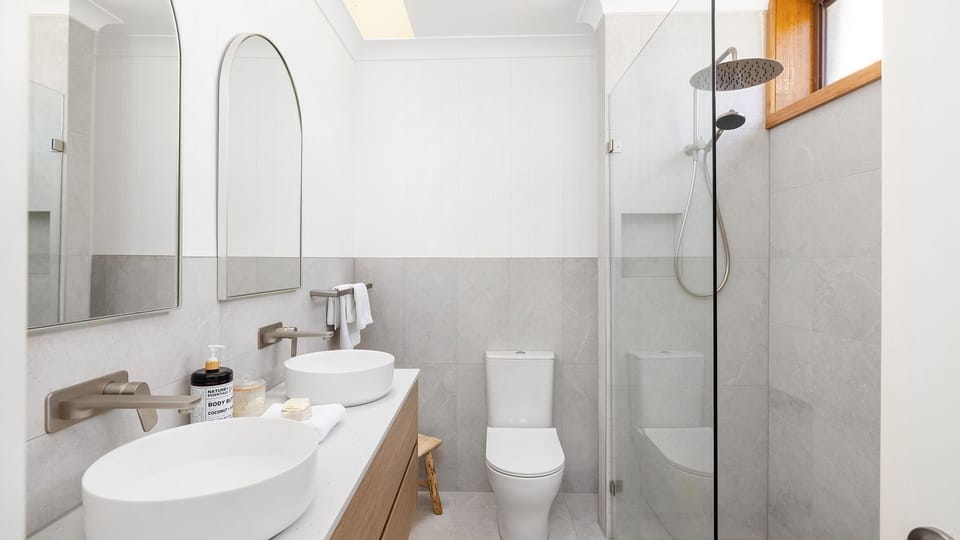 Sunset at the Moorings | Bathroom | Shower | Toilet | Linen provided