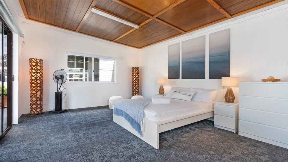 Absolute Beach | Studio | Queen Bed | Linen included