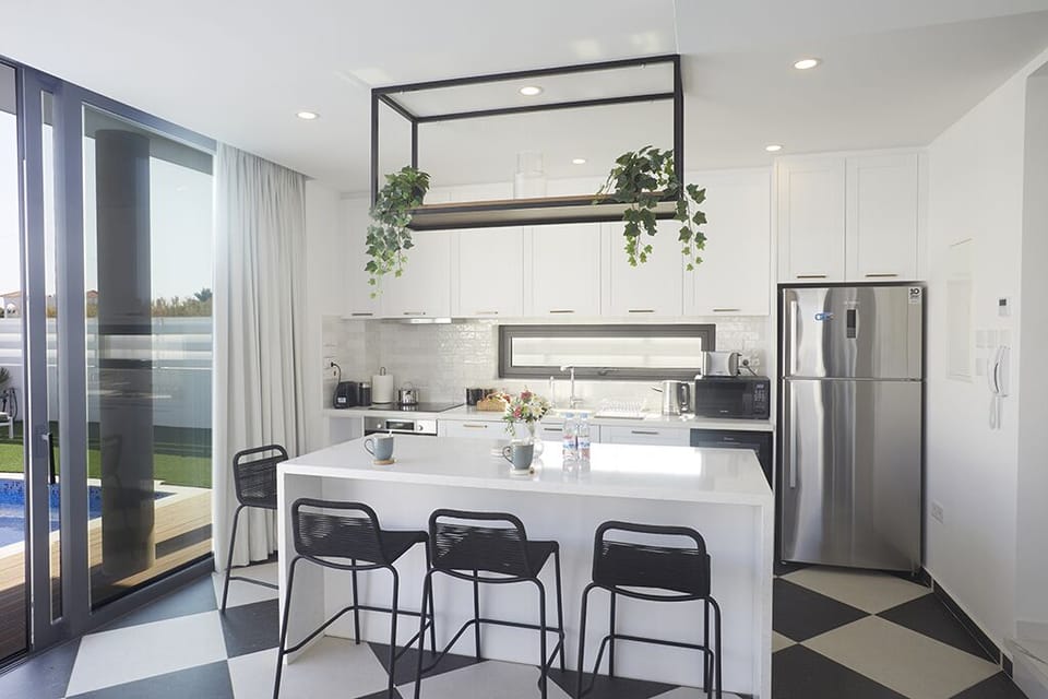 Fully Equipped Kitchen including breakfast bar with seating for 4 people