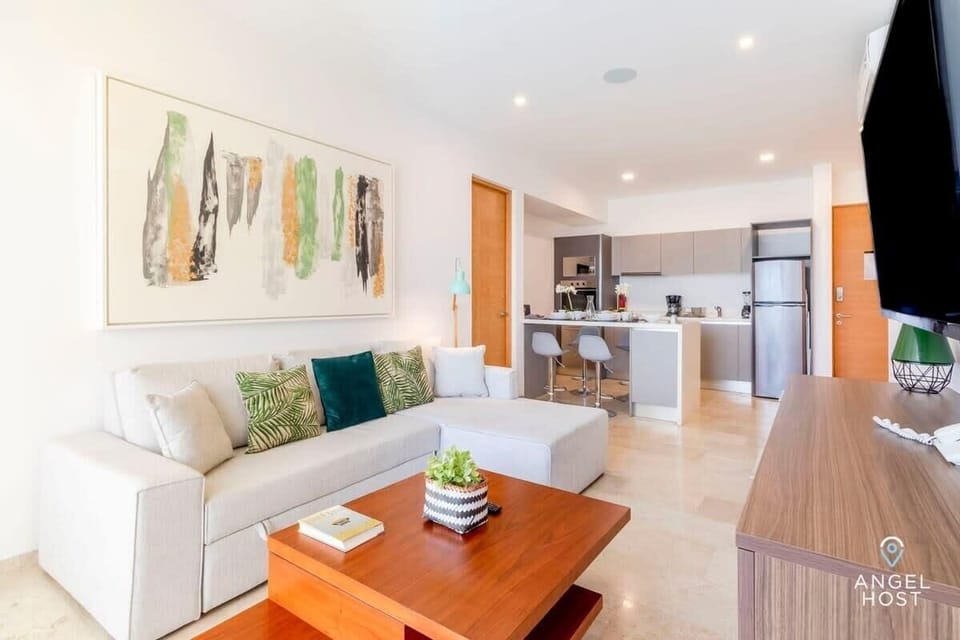 Stylishly furnished, open & luminous space