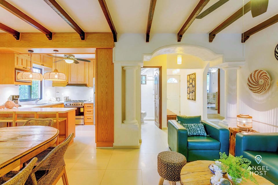 Luminous and grand for up to 16 people!
