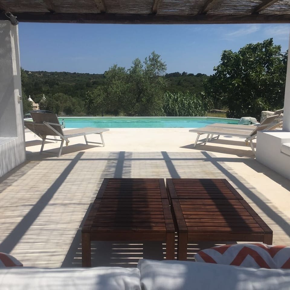 Total privacy by the pool