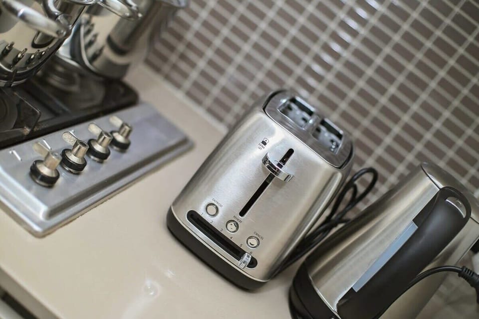 An equipped kitchen.