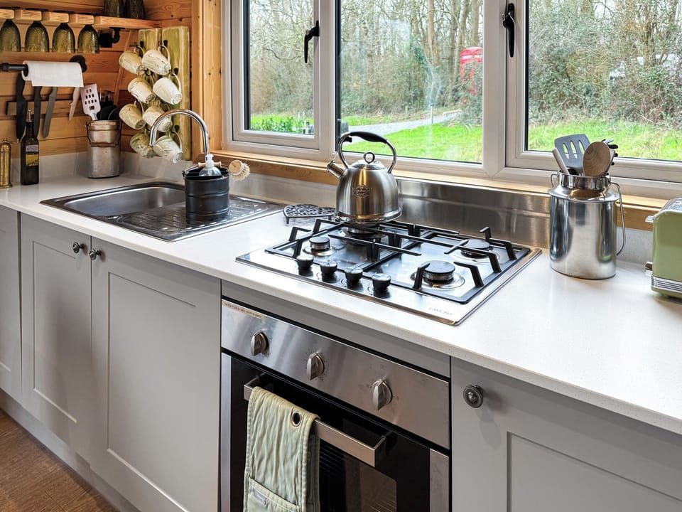 Kitchen area | Lakeview Lodge - Hillcroft Farm Pods, Crowhurst