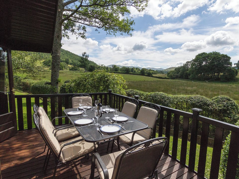 Sitting-out-area | Whiteside Lodge - Burnside Park - Burnside Park, Keswick