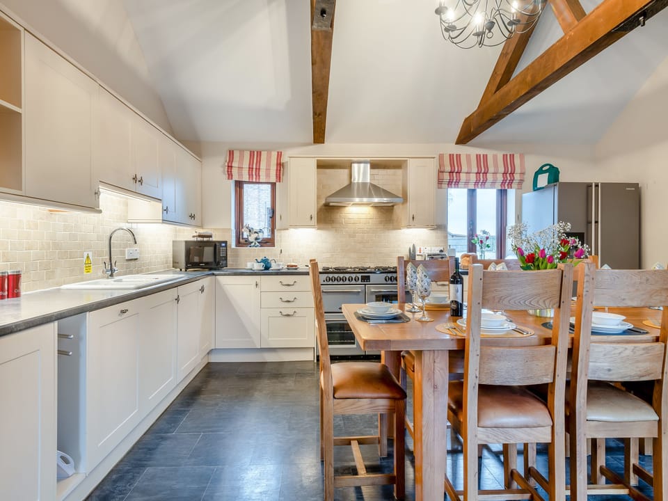 Twin bedroom | Piggyback Barns - Woodpecker Barn, Sculthorpe, Fakenham