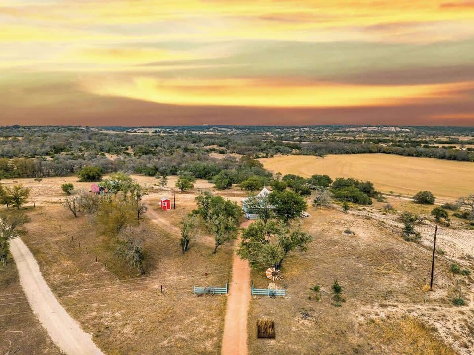 Welcome to Das Liebe Haus! Located just a short 12 mile drive to downtown Fredericksburg.