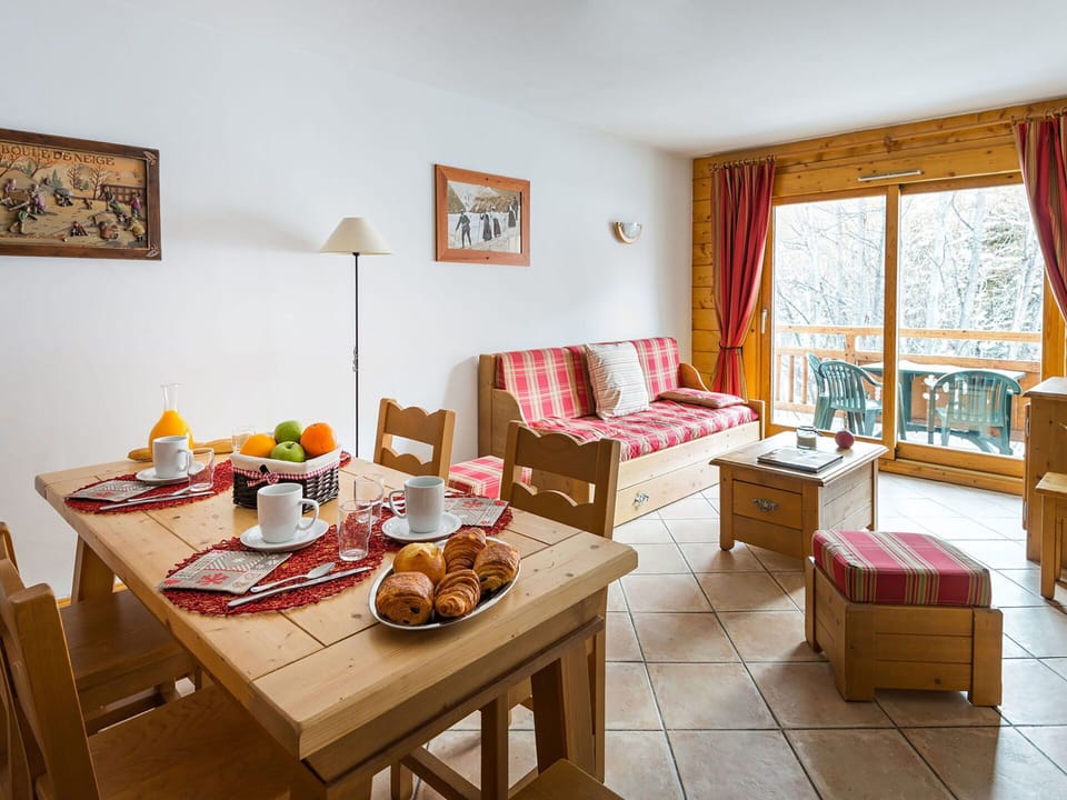Table, Furniture, Window, Picture Frame, Tableware, Food, Wood, Interior Design, Chair, Curtain
