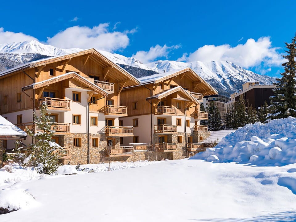 Sky, Snow, Cloud, Mountain, Building, Window, Tree, Slope, House, Plant