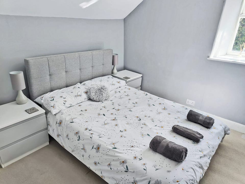 Double bedroom | Yew Tree Cottage, Chesterfield