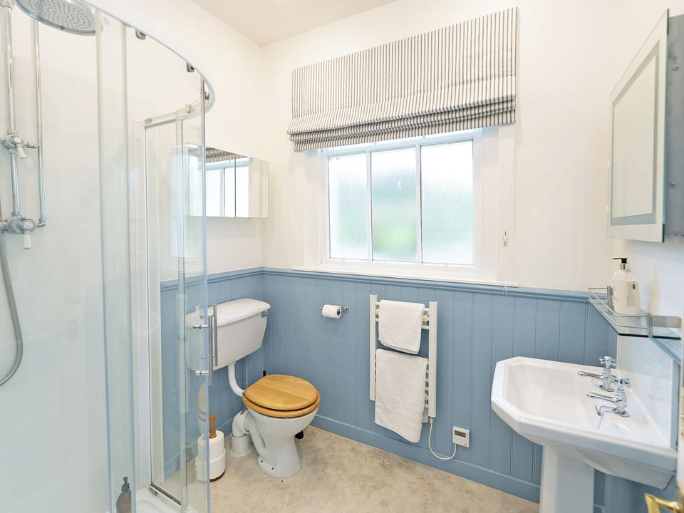 Shower room | Pinclanty Cottage, Girvan