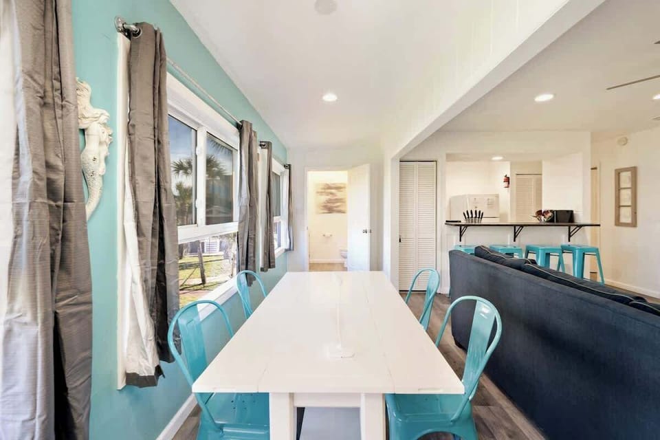 Seating for four, overlooking the lake