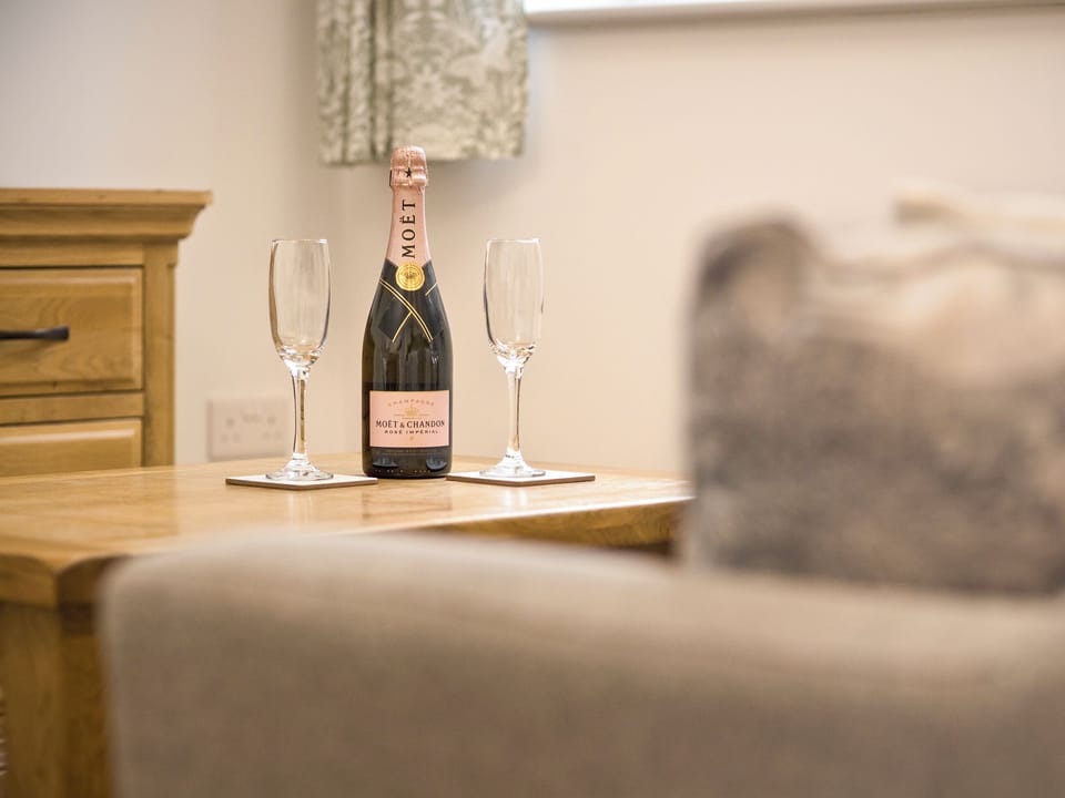 Open plan living space | Foxwhelp - The Old Kennels Holidays, Ledbury
