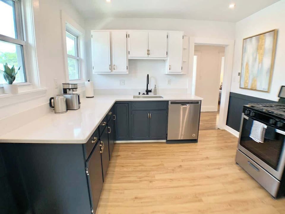 Kitchen: We provide silverware, dining ware, utensils, etc. The stove and over work with gas. Quartz countertops. The coffee maker works with ground coffee. 