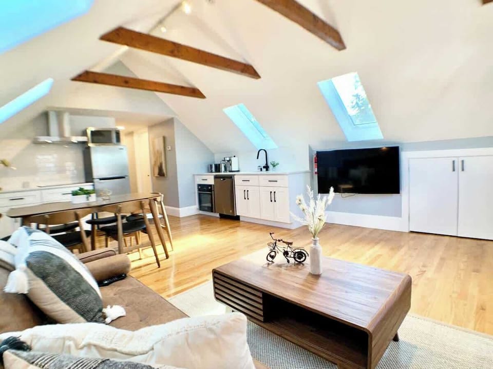 Corner view featuring an open layout, mid-century modern furniture, with lots of sun light and ambient lighting. 