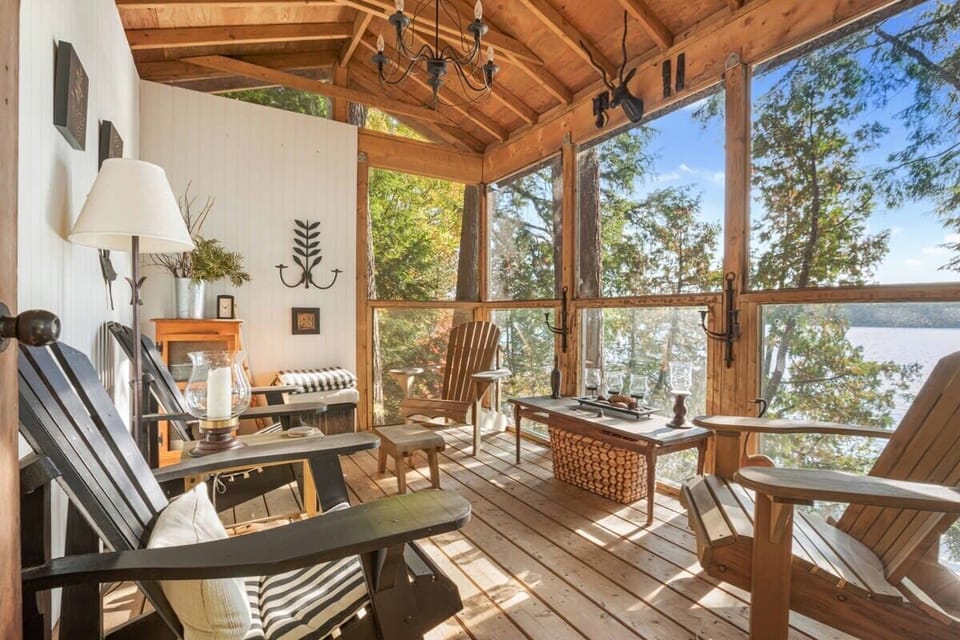 Screened Muskoka Bunkie