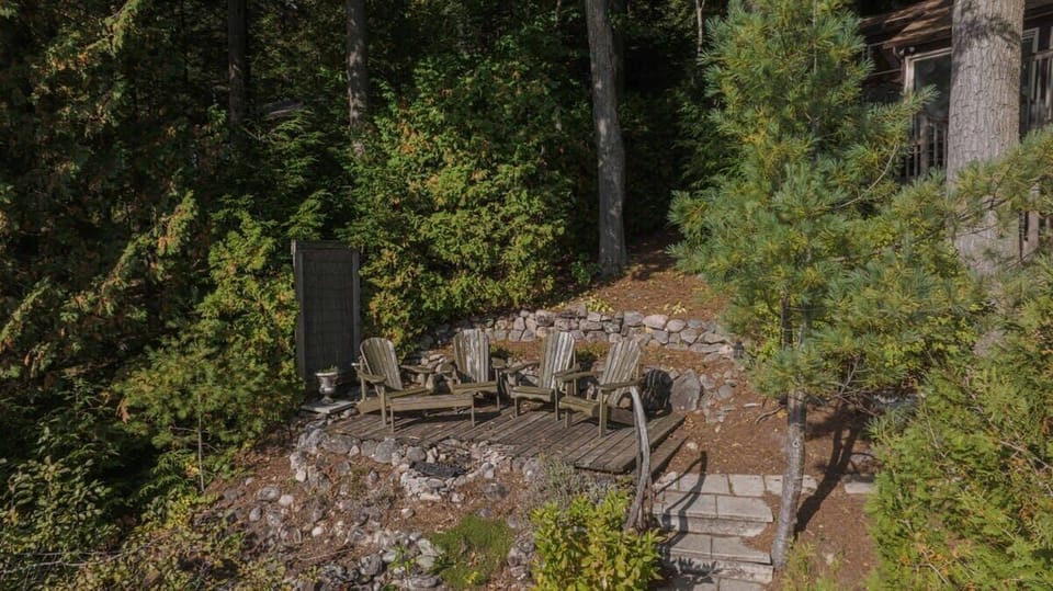 Lovely deck overlooking lake