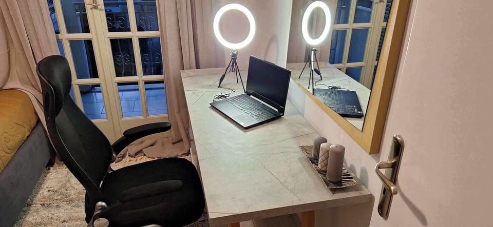 Remote working space with daylight access

