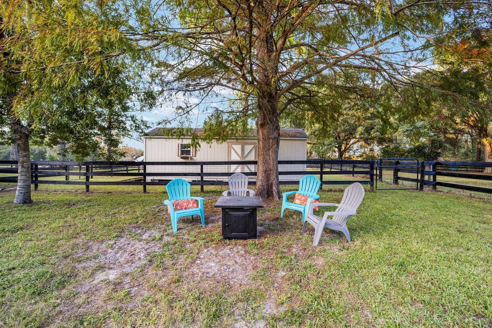 Fire Pit and spacious back yard to enjoy SMORES!
