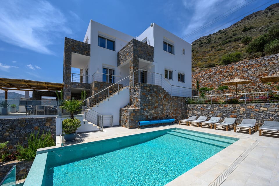 La Villa Havgas-Plot and Swimming Pool