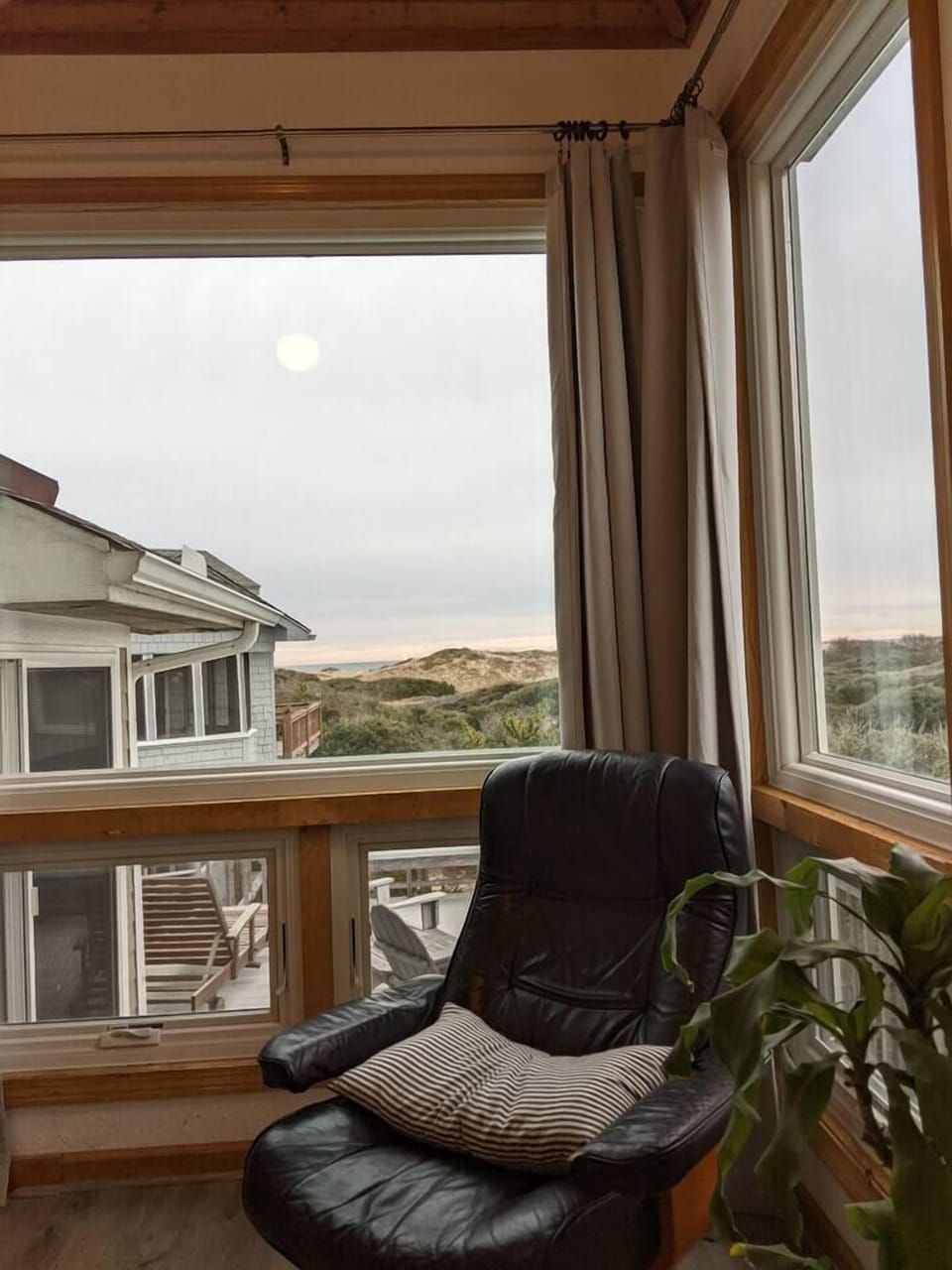 Ships watch..... Best views of the ocean inside the house