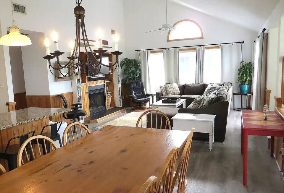 3rd floor open concept living room