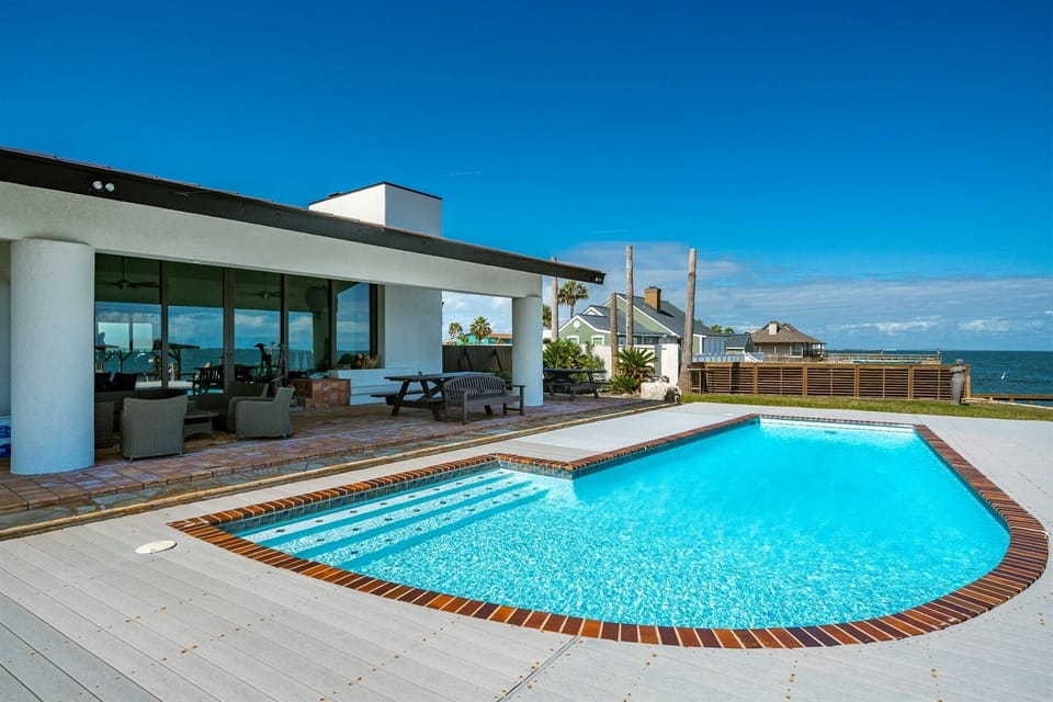 Private Bay Front Swimming Pool