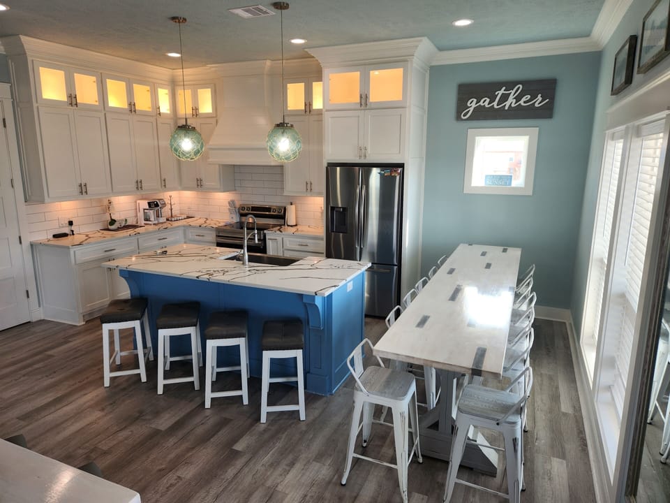 Ample seating in the kitchen