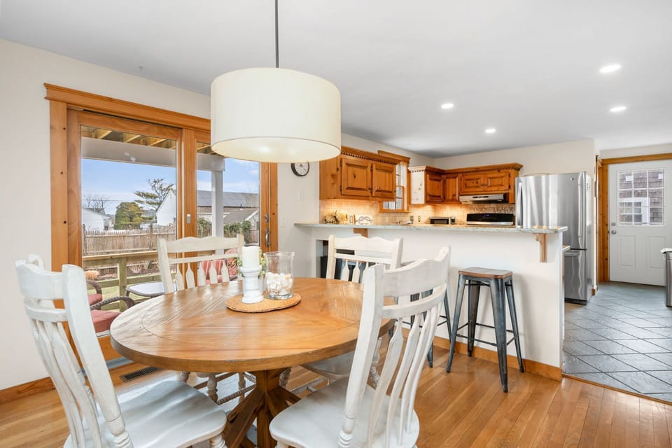 Dining area with seating for four guests.