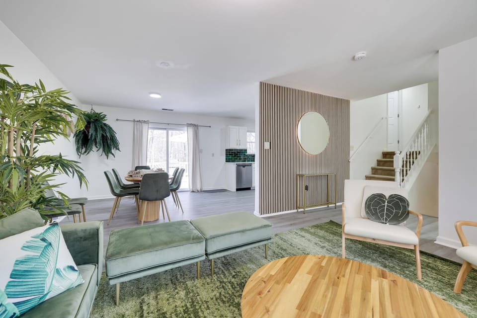 Professionally designed, minimalistic decor, matches the wilderness of Poconos.