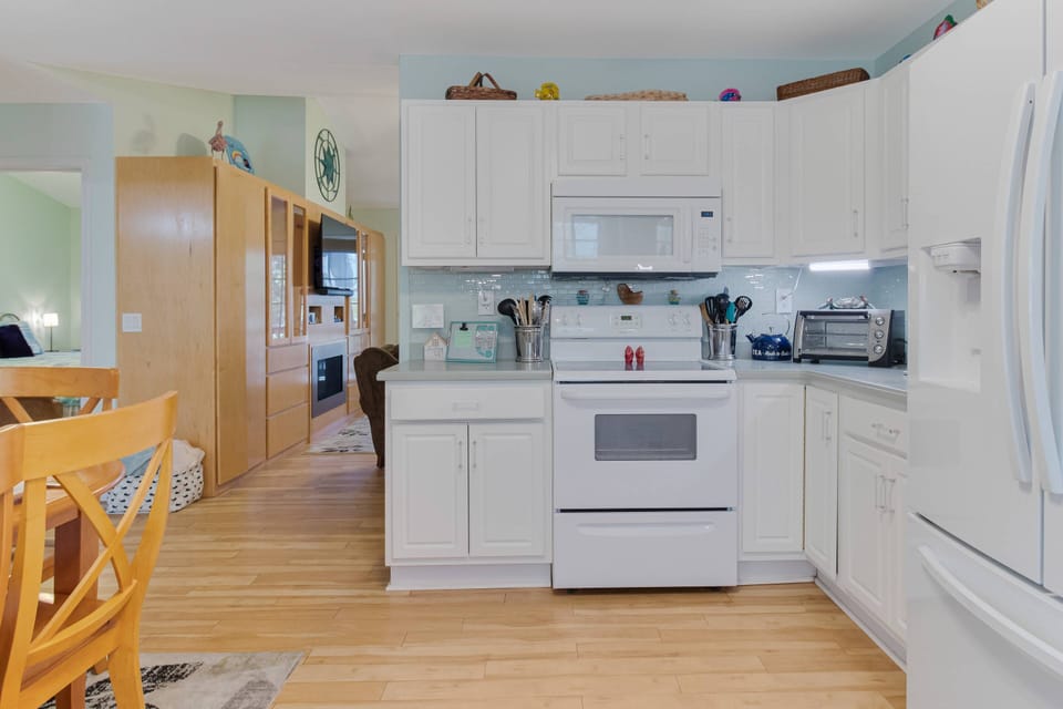 Toaster Oven, Instant Pot, Blender, put on a pot of water for hot tea & more small appliances to make your stay delicious & easy.