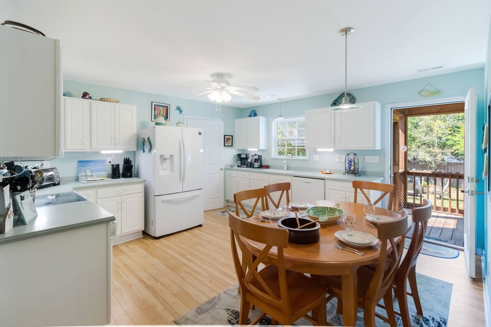Open Kitchen/Dining makes serving & clean up simple easy.