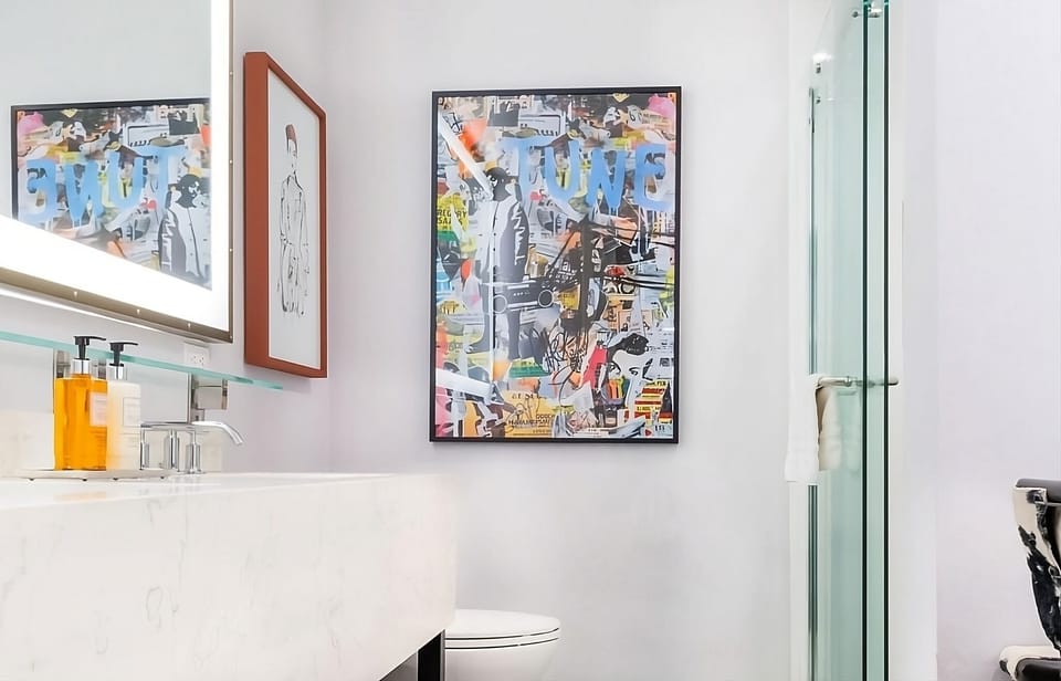 Full bathroom, with all the essentials provided!