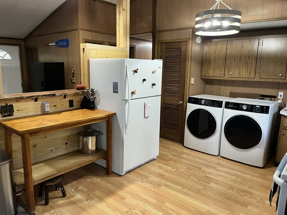 Kitchen & breakfast bar area