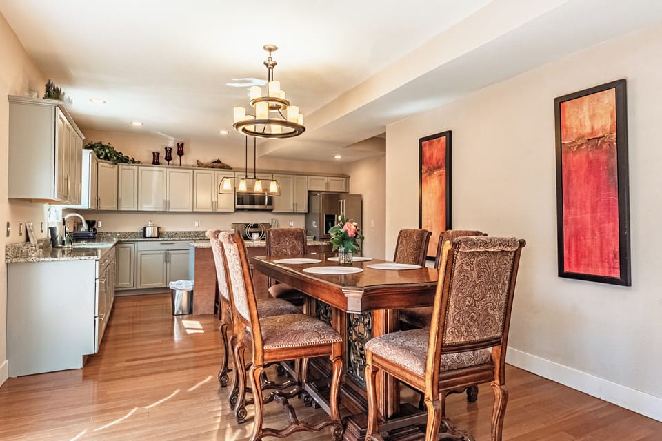 Kitchen and dining area (1)