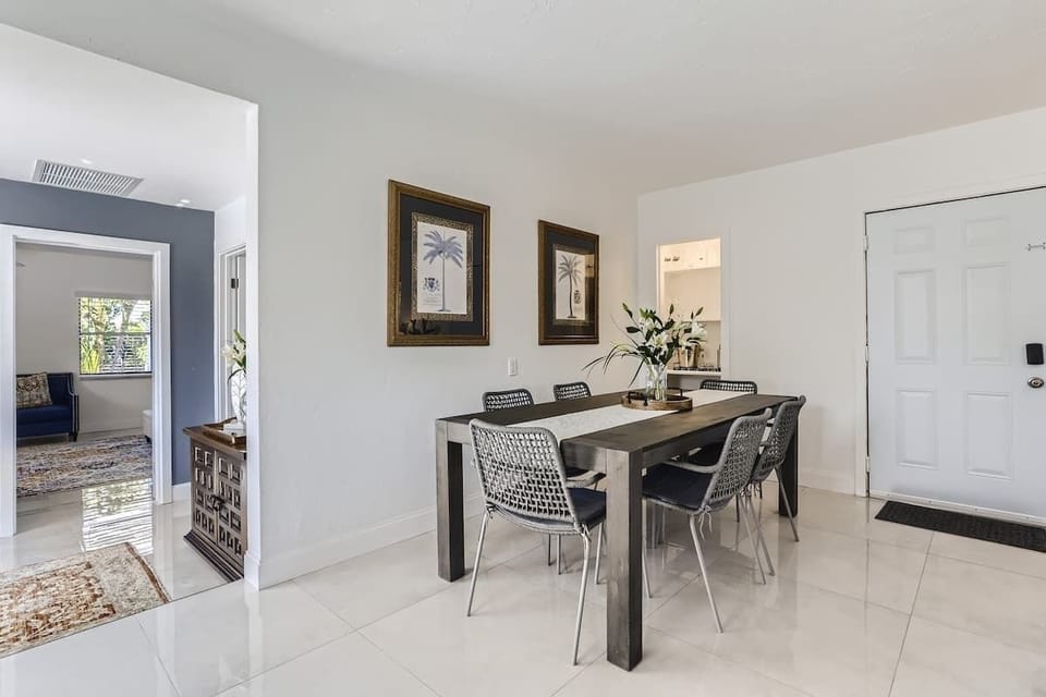 08DiningRoom