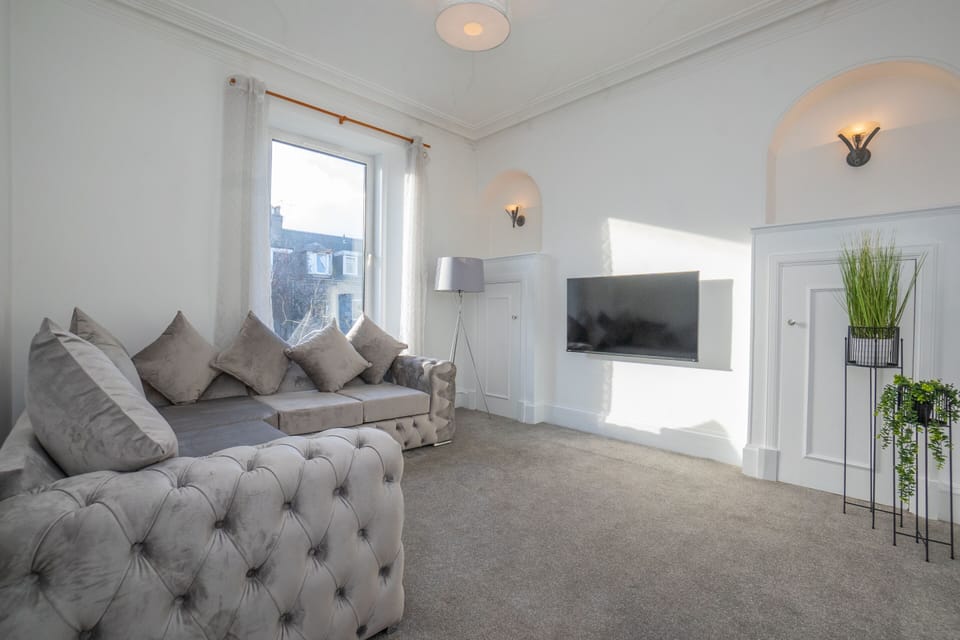 Living Room / Lounge