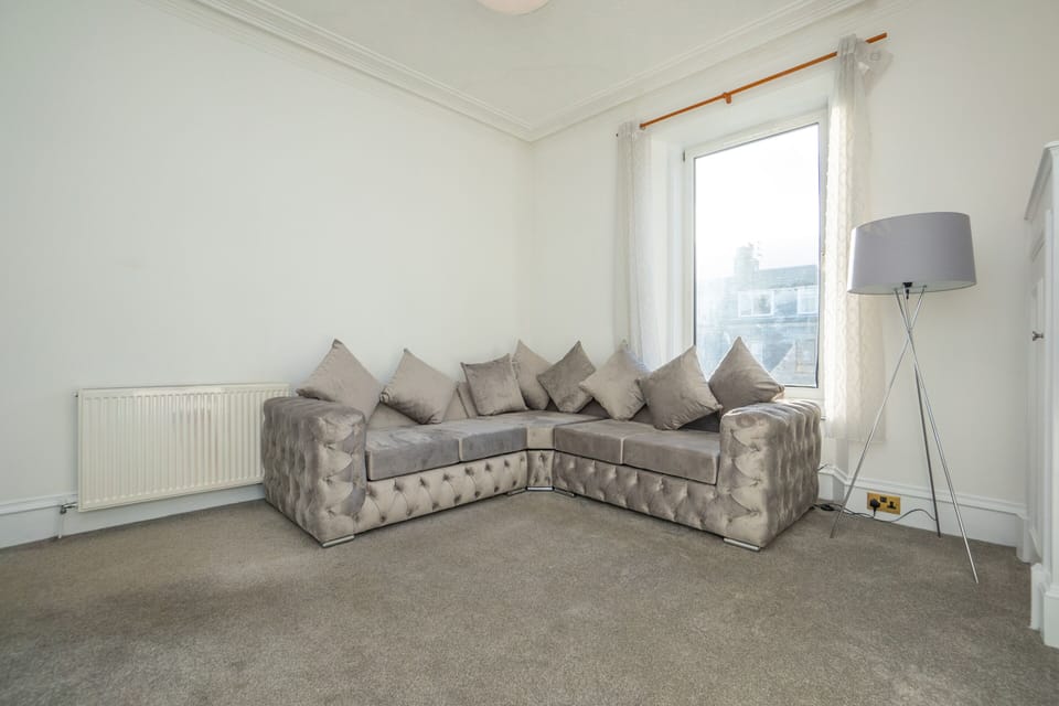 Living Room / Lounge