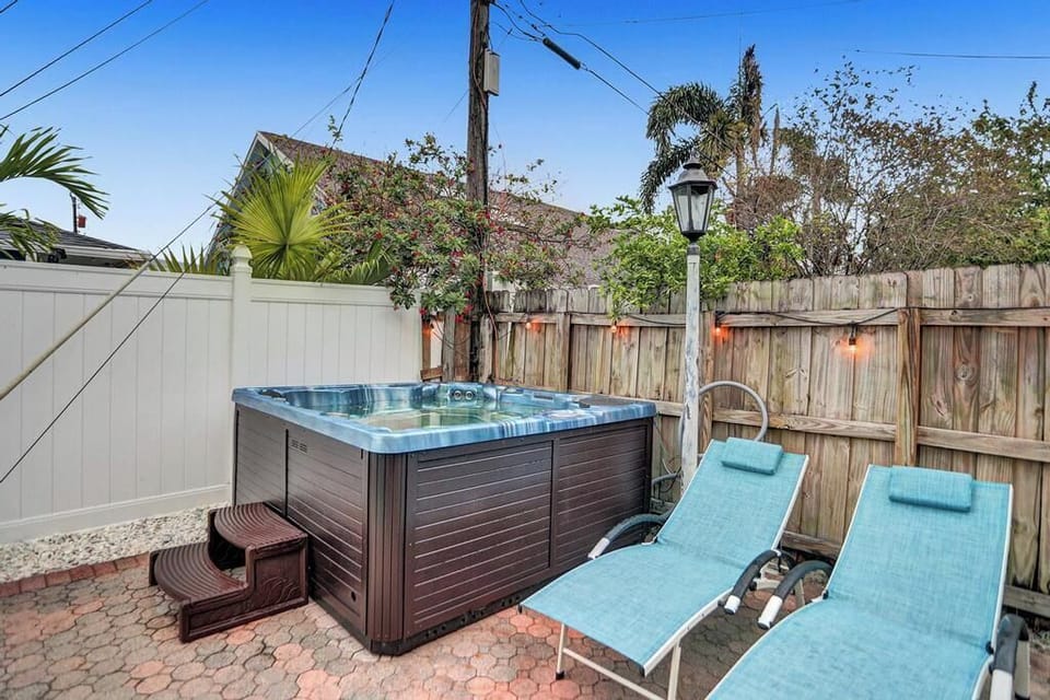 Outdoor spa tub