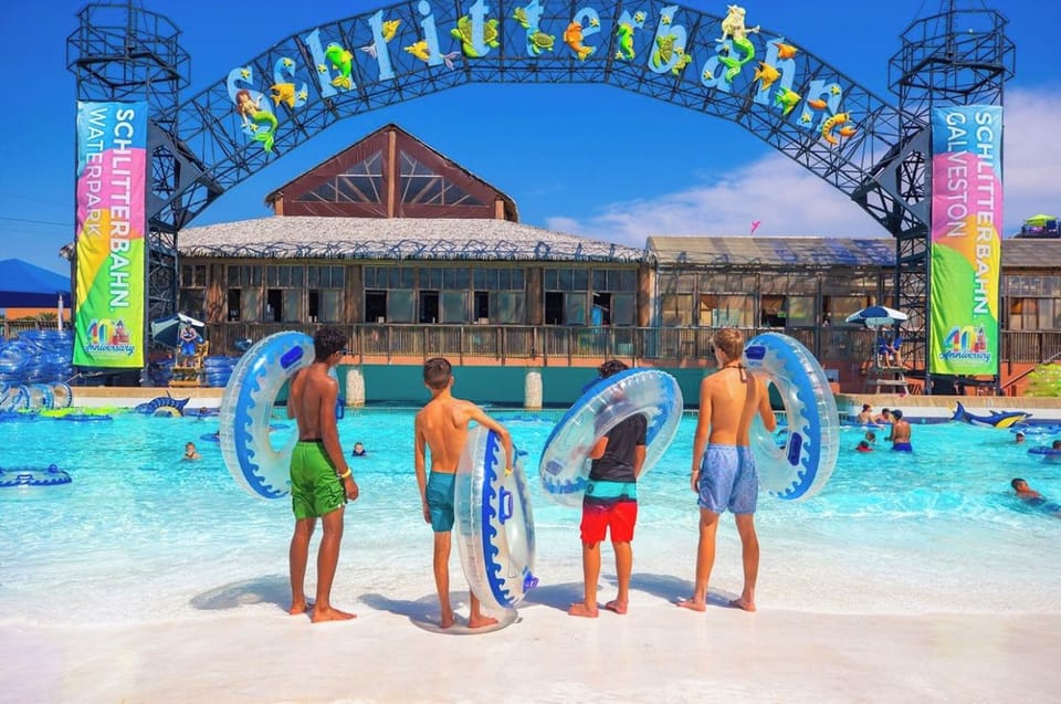 Little Bridgehaus is walking distance to schlitterbahn!  