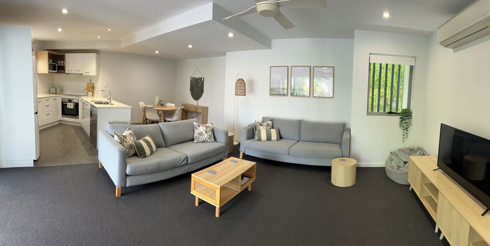 Loungeroom 