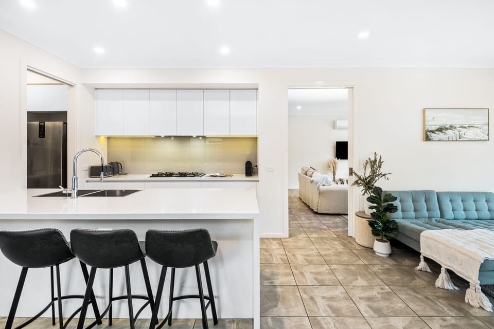From breakfast to dinner — fully equipped kitchen for every craving 🍳