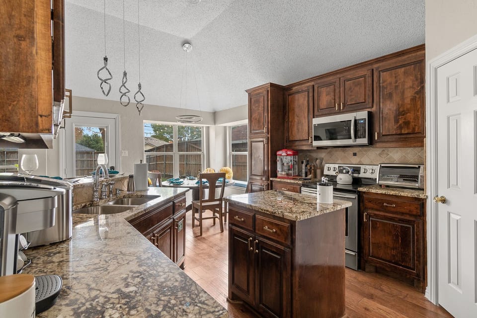 Elegant, spacious, & functional kitchen. Easy to cook and enjoy the company. 