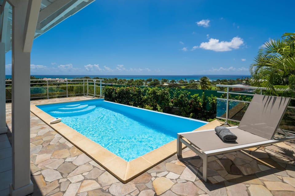 Piscine vue mer panoramique